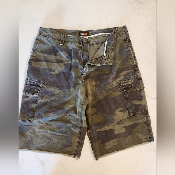 Camouflage cargo shorts - Picture 1 of 4